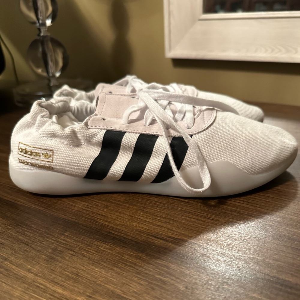 adidas. Women’s taekwondo shoes. Very good used condition. Size 7.5.